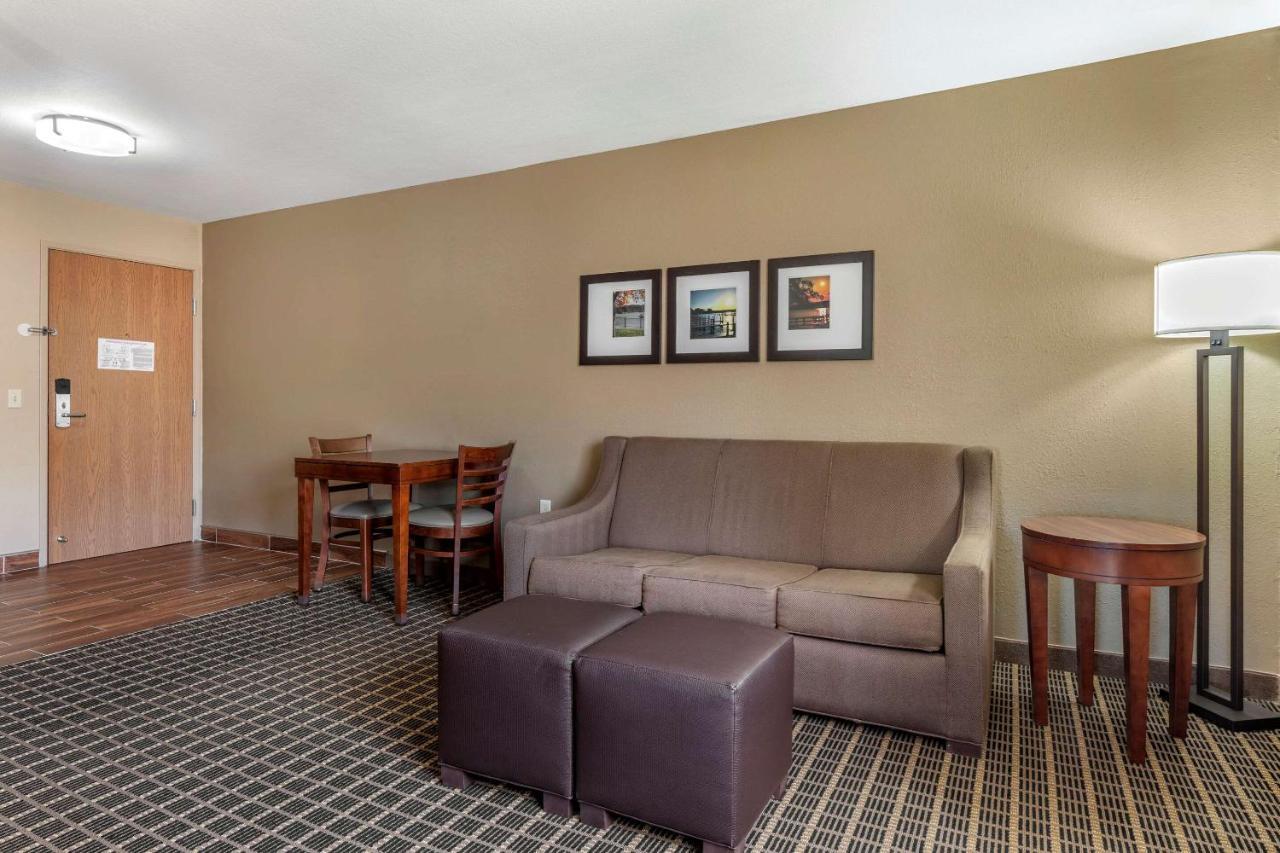 Comfort Suites Delavan - Lake Geneva Area Esterno foto